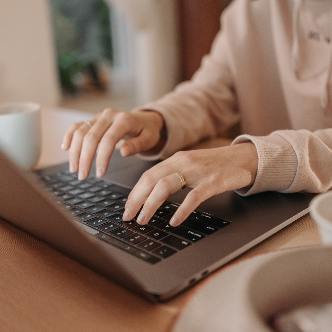 How to reduce carbon emissions while working online 